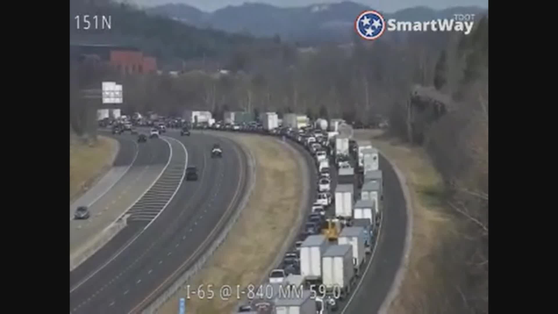 Multi-vehicle crash shuts down I-65N in Williamson County – WKRN News 2