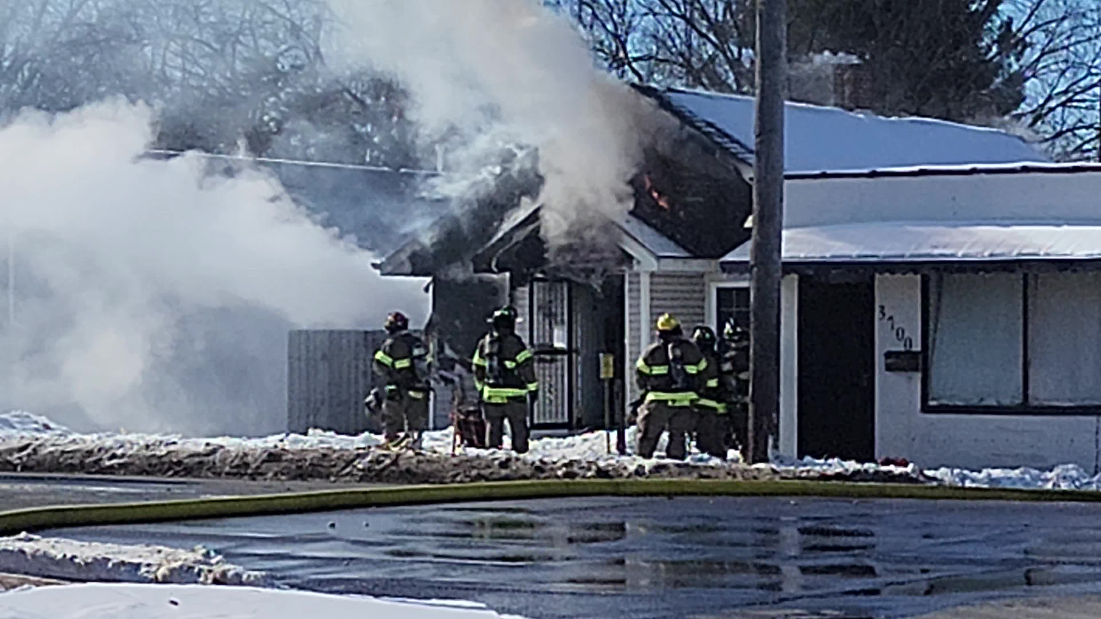 Fire burns home, closes South Cedar Street in Lansing – WLNS 6 News