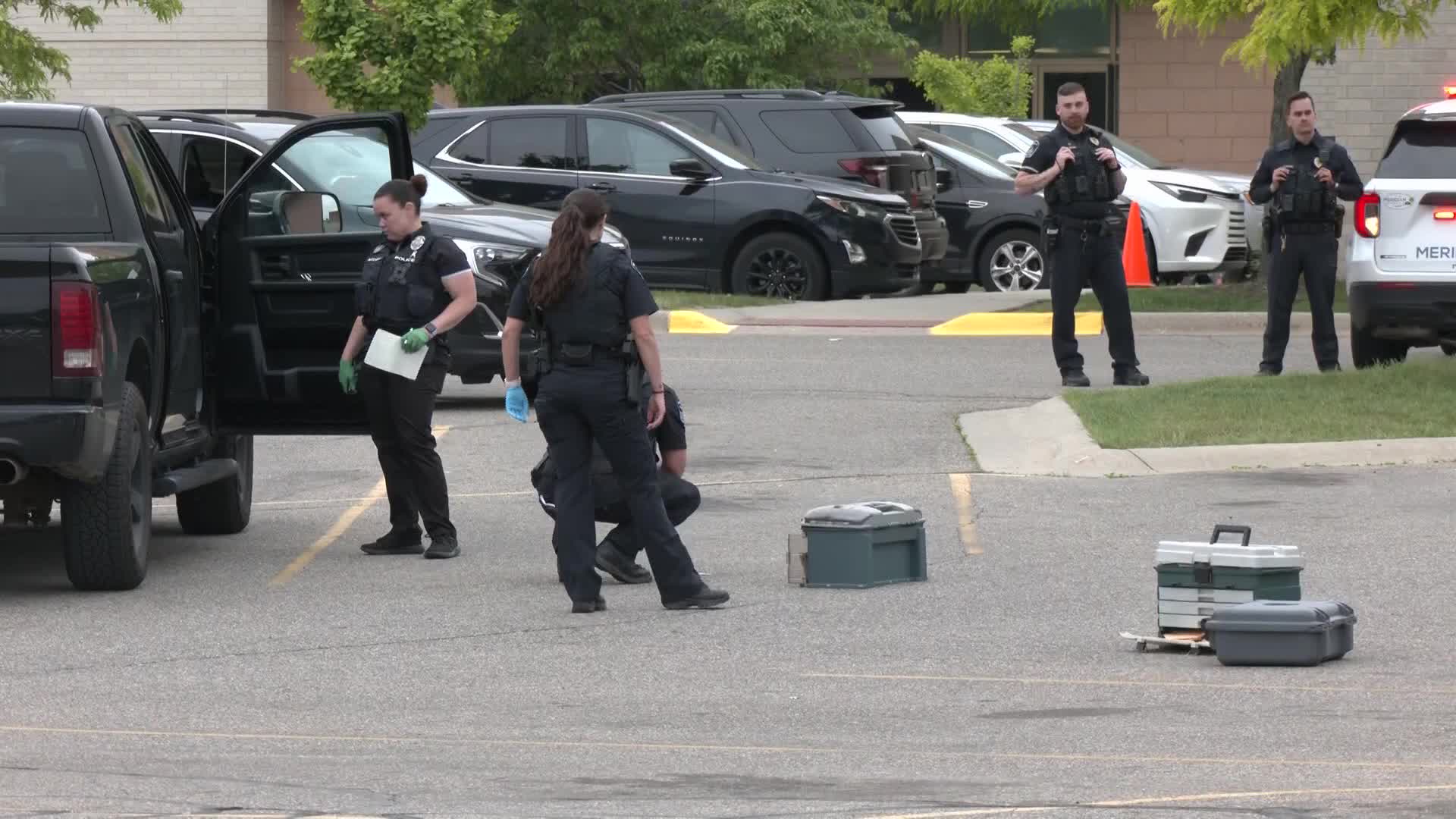 Police respond to shooting in Meridian Mall parking lot – WLNS 6 News