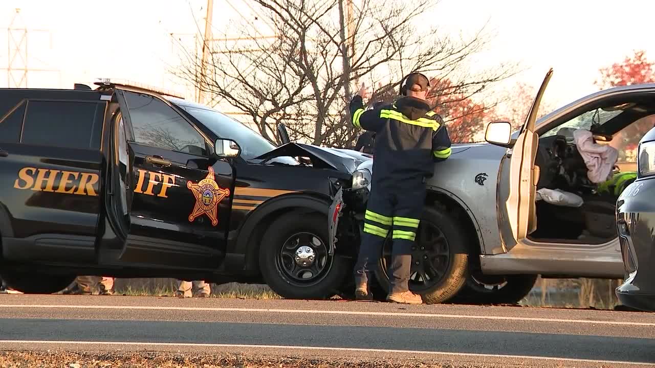 Suspects in ski masks crash into cars during pursuit – Fox 8 Cleveland WJW