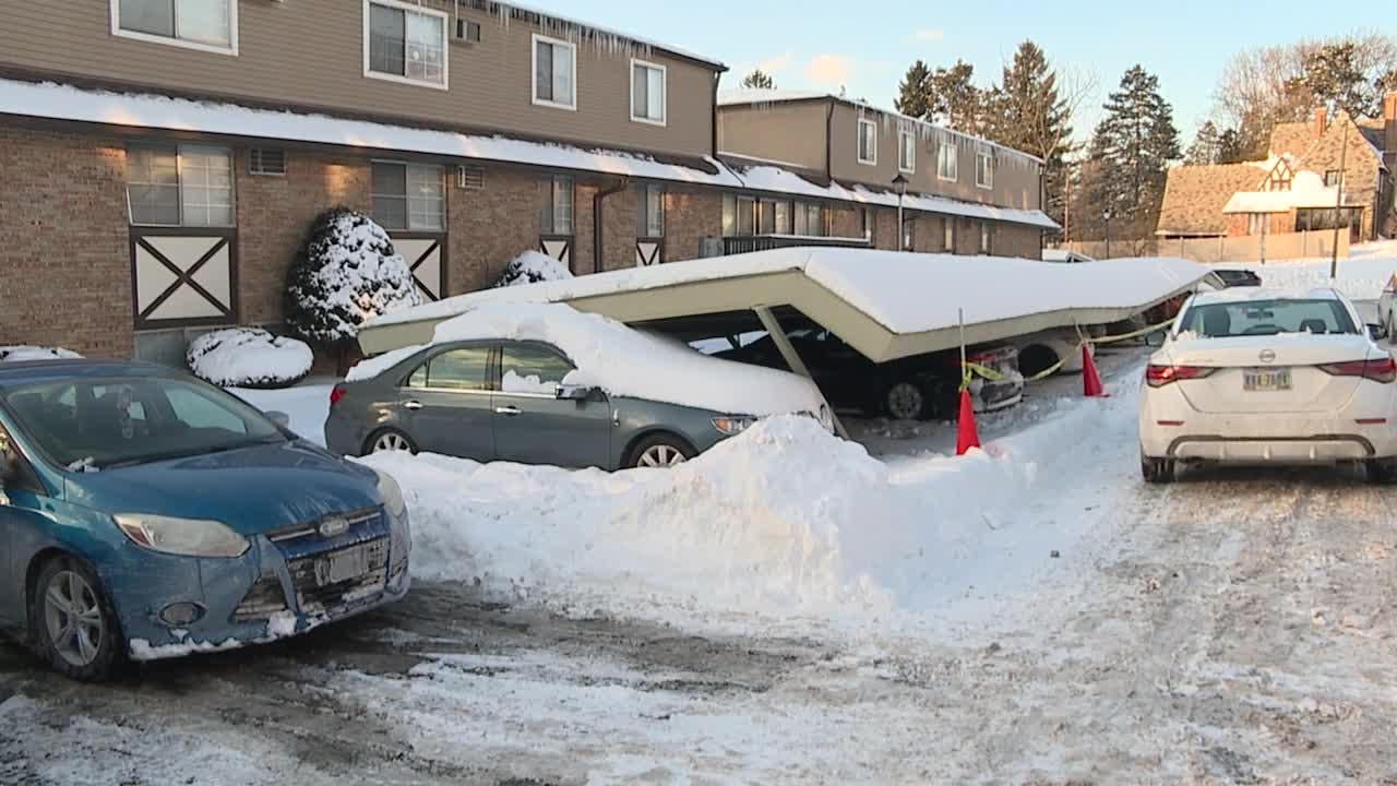 Canopy collapses onto cars at Canton apartment complex: ‘I can’t leave ...