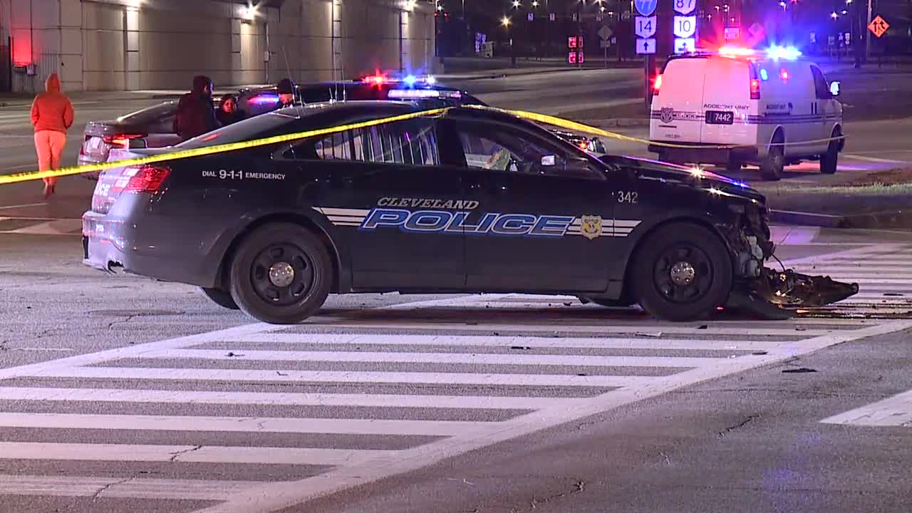 Cleveland police cruiser involved in crash – Fox 8 Cleveland WJW