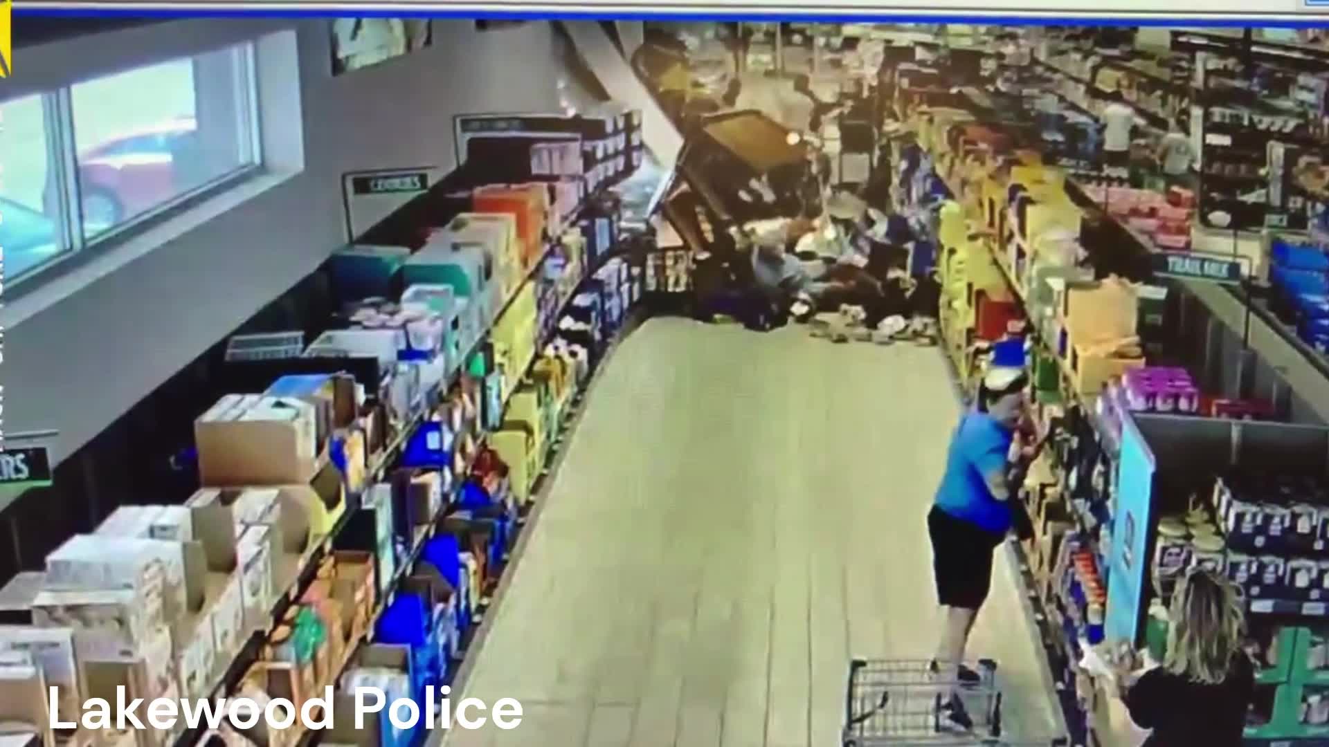 Lakewood police video shows car crash into Aldi – Fox 8 Cleveland WJW