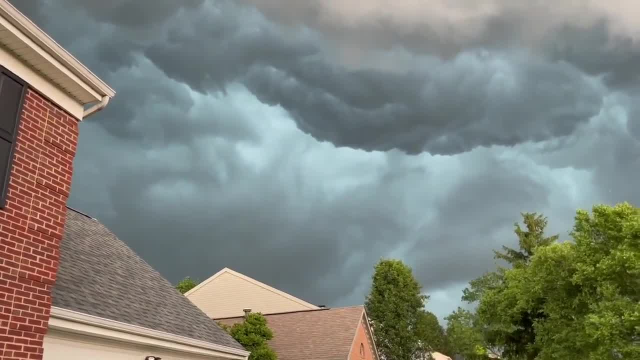 ‘Crazy’ Storm Clouds Loom Over Cincinnati, Ohio – Fox 8 Cleveland WJW