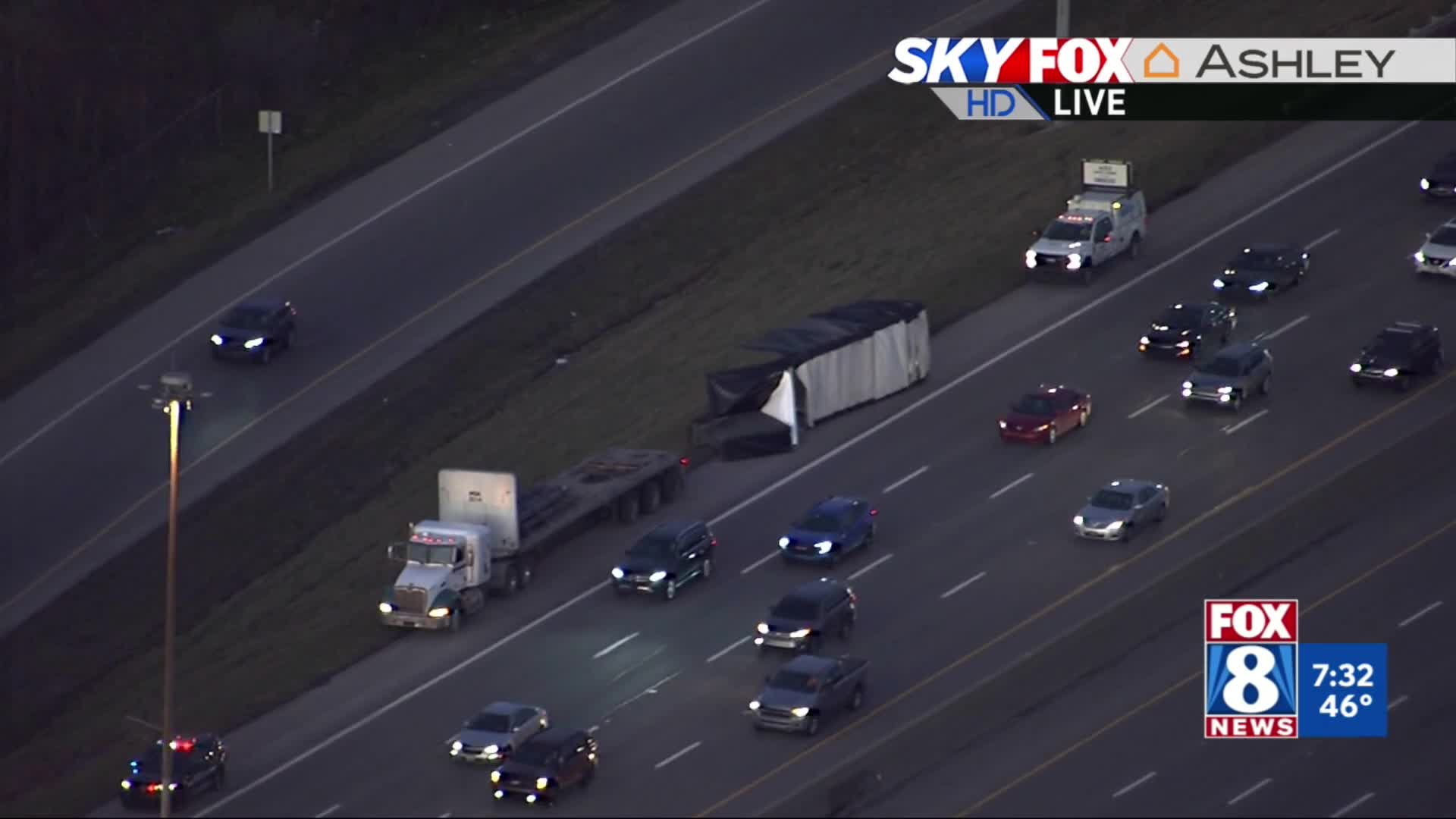 Fox Loading TRAFFIC ALERT: Semi loses load on I-480 – Fox 8 Cleveland WJW