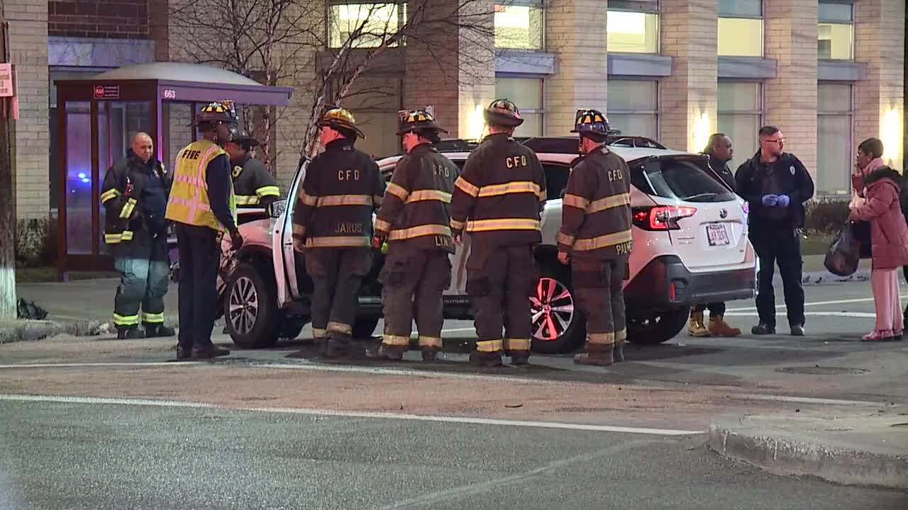 Car crashes into Cleveland bus stop – Fox 8 Cleveland WJW