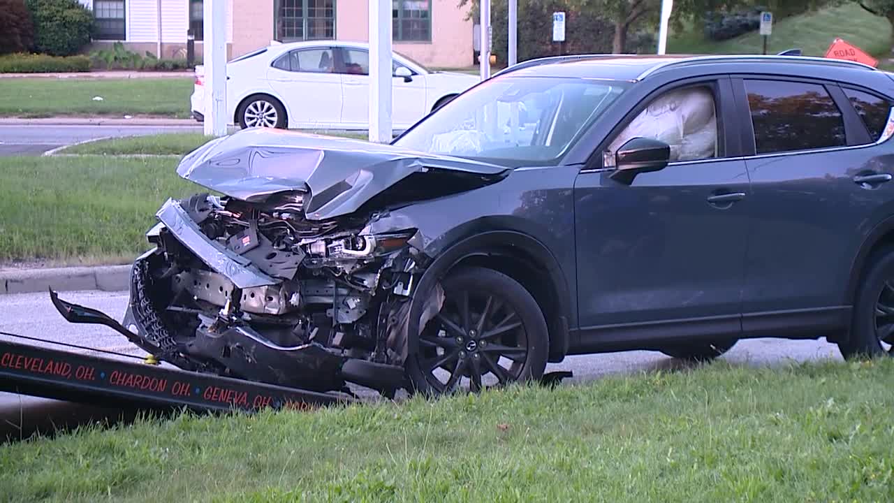 Police officer injured in car crash – Fox 8 Cleveland WJW