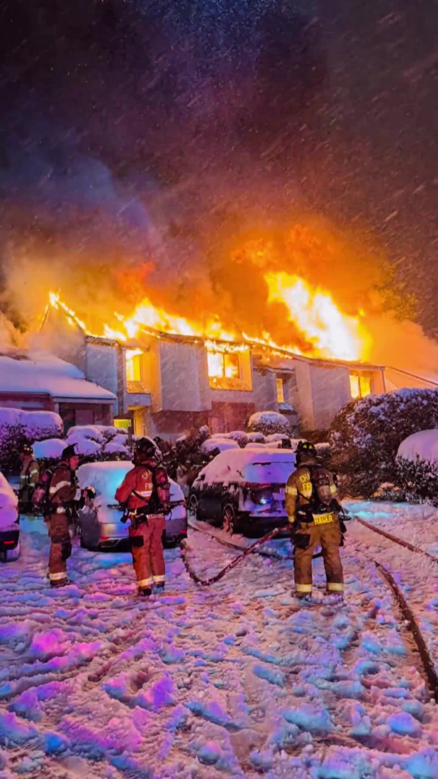 Two-alarm fire damages south Charlotte townhomes – Queen City News